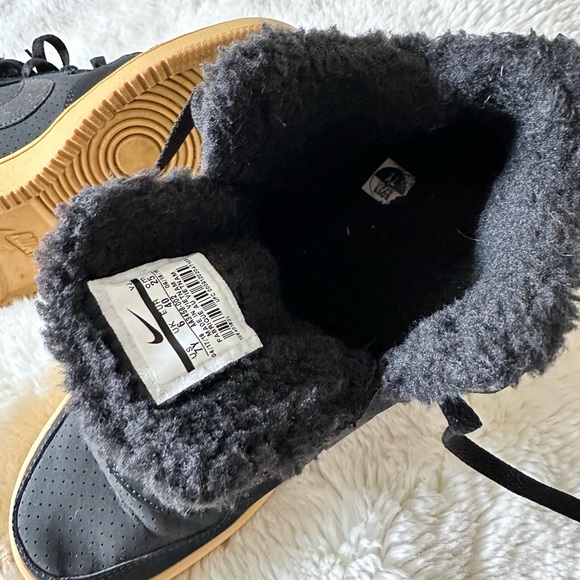 Brand new no tags Nike winter boys 7Y - Picture 5 of 8